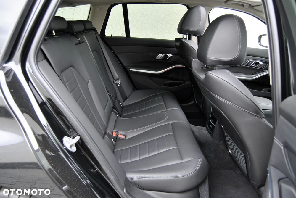 BMW Seria 3 320d xDrive Sport Line - 25