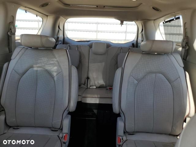 Chrysler Pacifica - 24