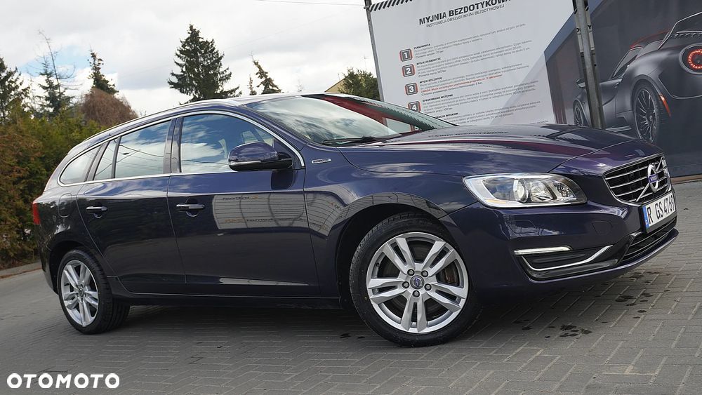 Volvo V60 D6 AWD Plug-in Hybrid Momentum - 16