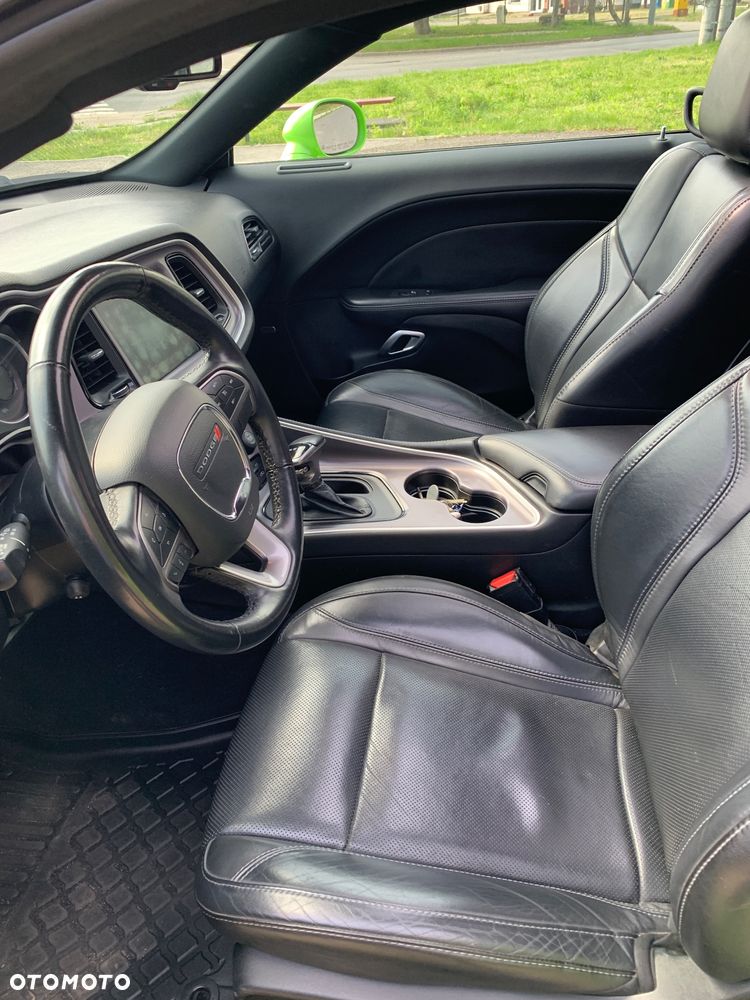 Dodge Challenger - 11