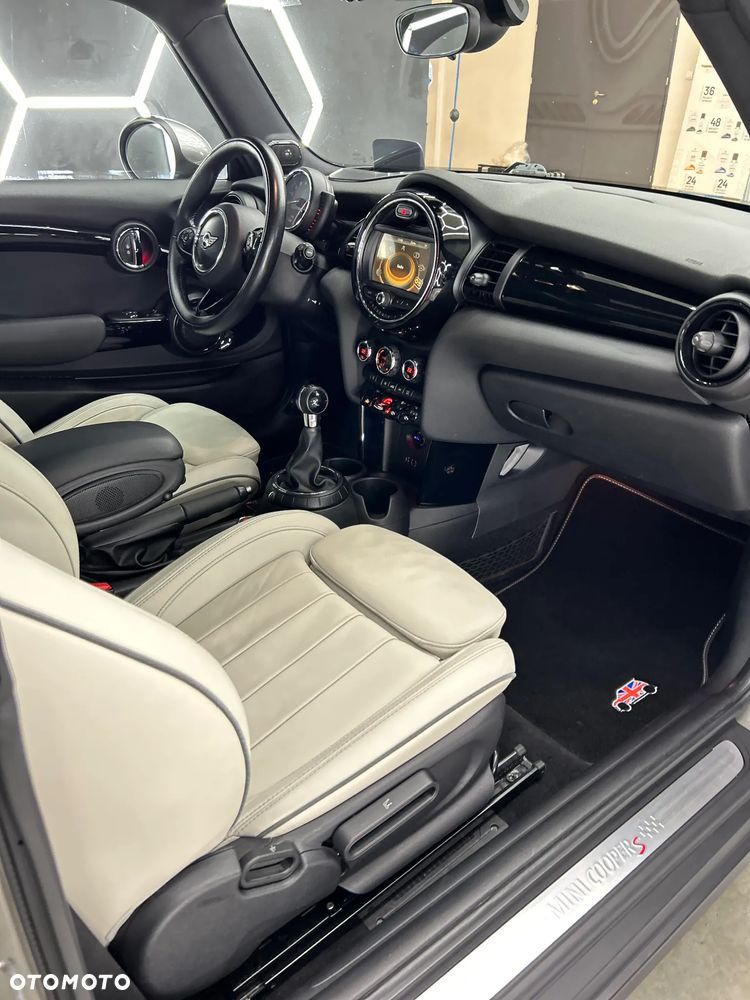 MINI John Cooper Works - 8