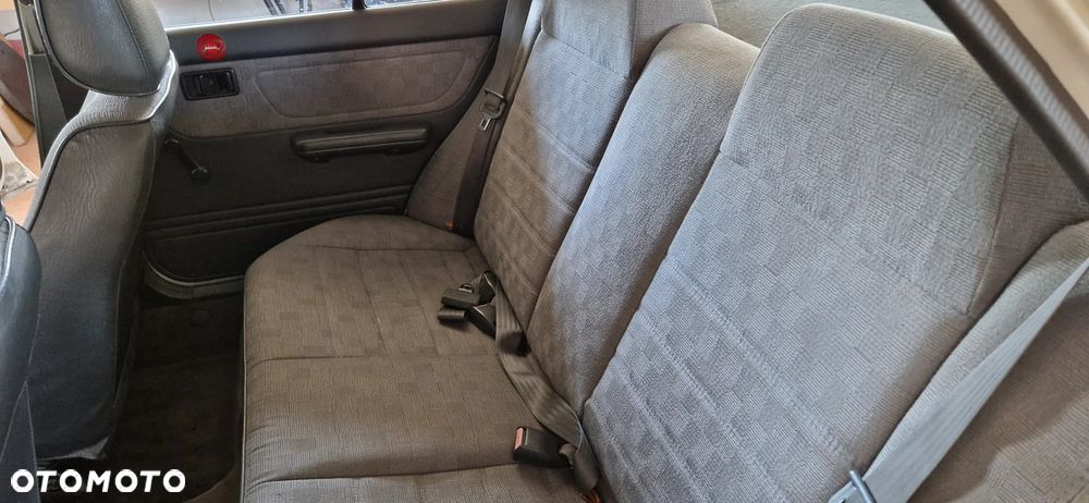 Mazda 323 1.7 D GLX - 18