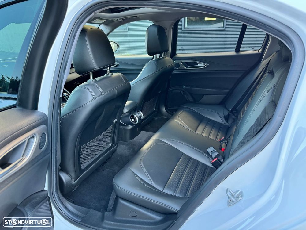 Alfa Romeo Giulia 2.2 D Veloce Q4 AT8 - 24