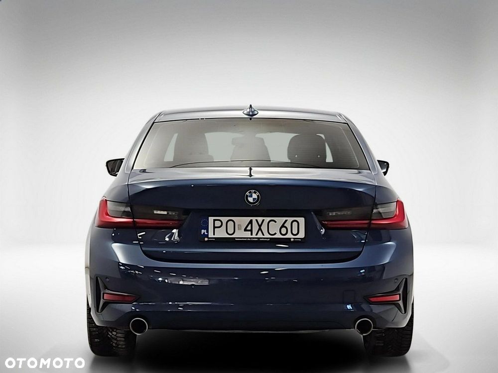 BMW Seria 3 320i xDrive Sport Line - 4