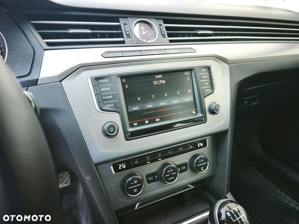 Volkswagen Passat - 17
