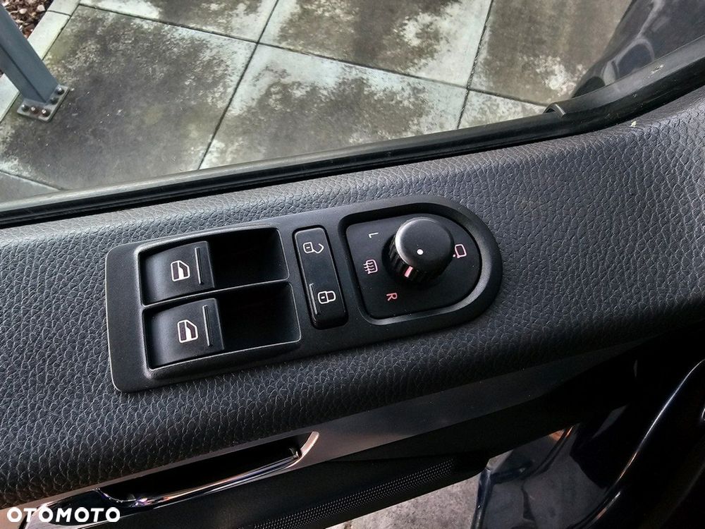 Volkswagen Multivan - 13