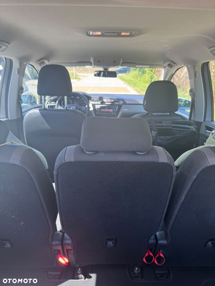 Volkswagen Touran - 13