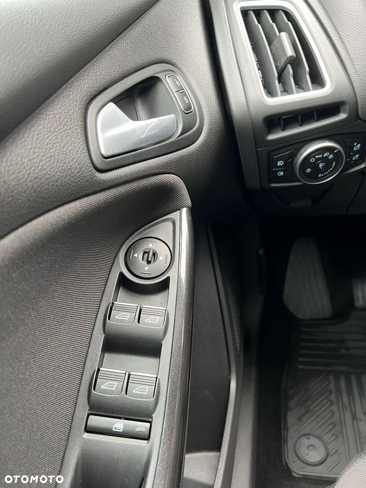 Ford Focus 1.5 EcoBoost Titanium ASS - 11