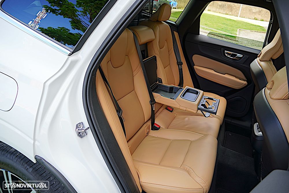 Volvo XC 60 2.0 B4 Inscription Geartronic - 23