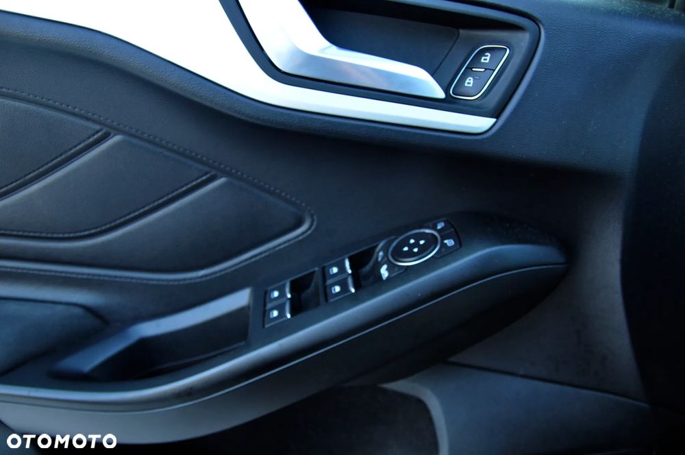 Ford Focus 2.0 EcoBlue Active Business - 18