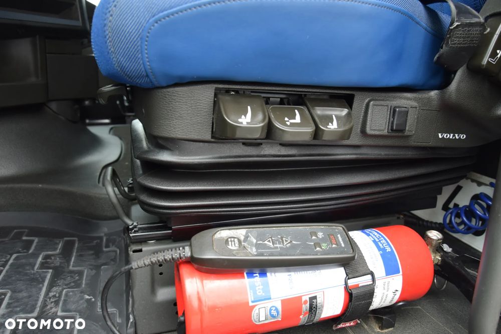 Volvo FH500 / EURO 6 / NOWY MODEL / KLIMATYZACJA POSTOJOWA / ACC / LEDY / 2 ZBIORNIKI / 2022 / NISKI PRZEBIEG / SERWISOWANY / SPROWADZONY - 21