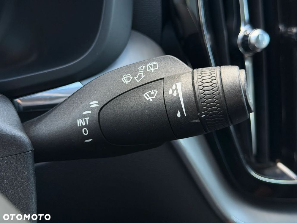 Volvo XC 60 B4 B Momentum - 14