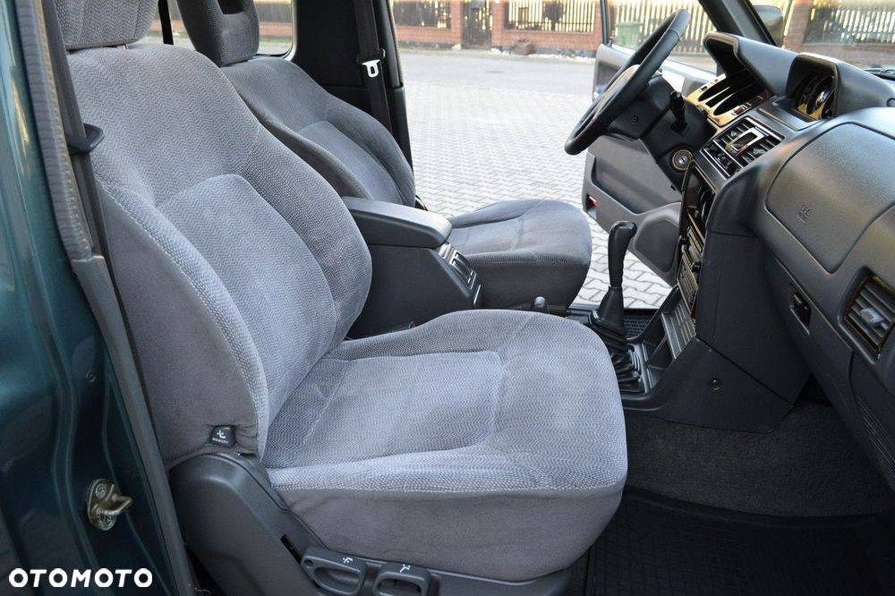 Mitsubishi Pajero - 24