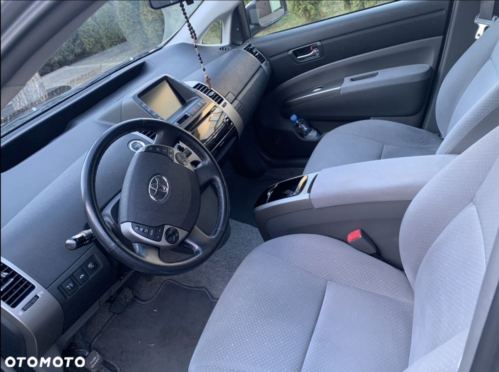 Toyota Prius - 5