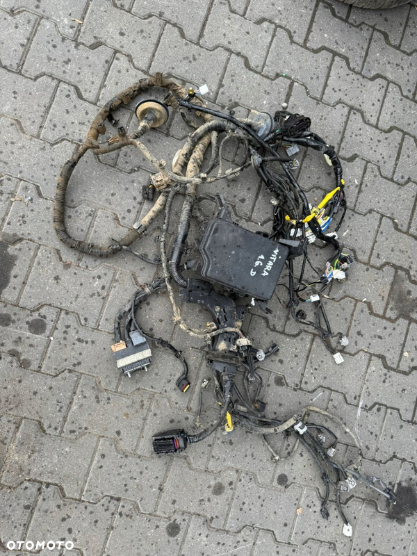 SUZKI VITARA III WIĄZKA PUSZKA SKRZYNKA BEZPIECZNIKÓW 1.6D