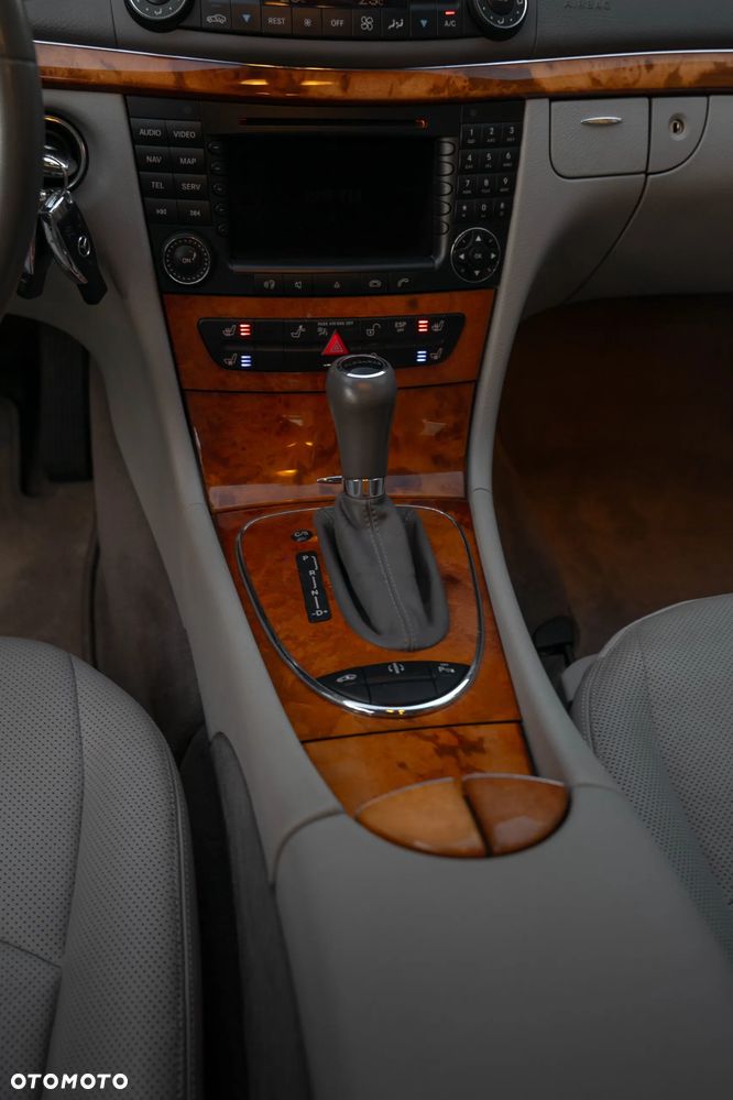 Mercedes-Benz Klasa E 500 4-Matic Elegance - 16