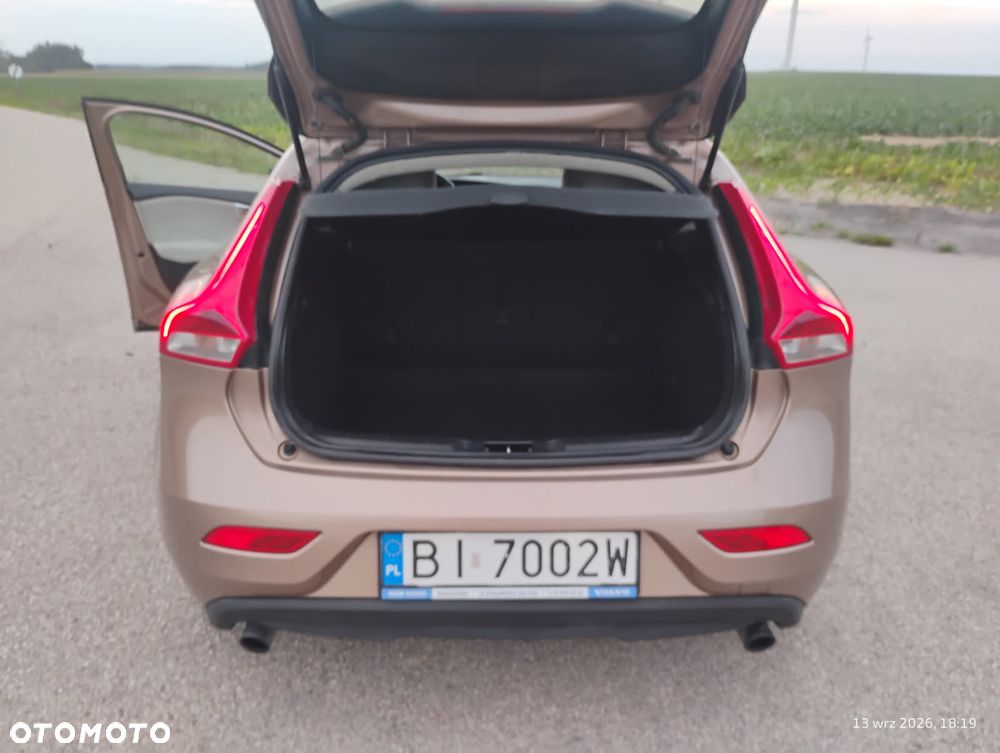 Volvo V40 D3 Momentum - 9