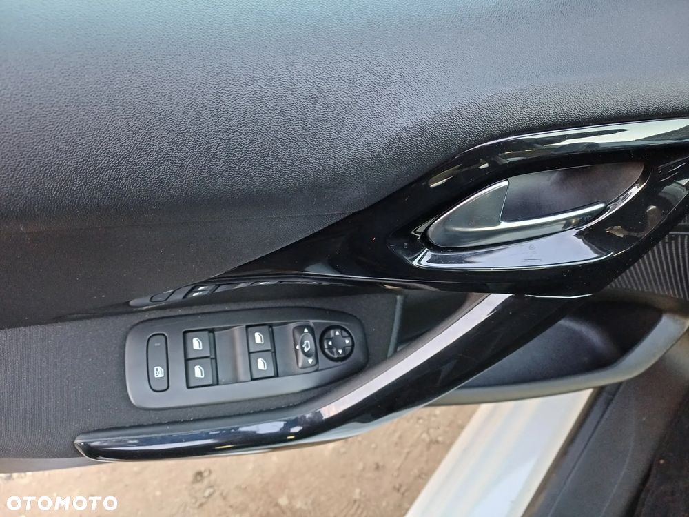 Peugeot 208 PureTech 110 Stop & Start Signature - 15