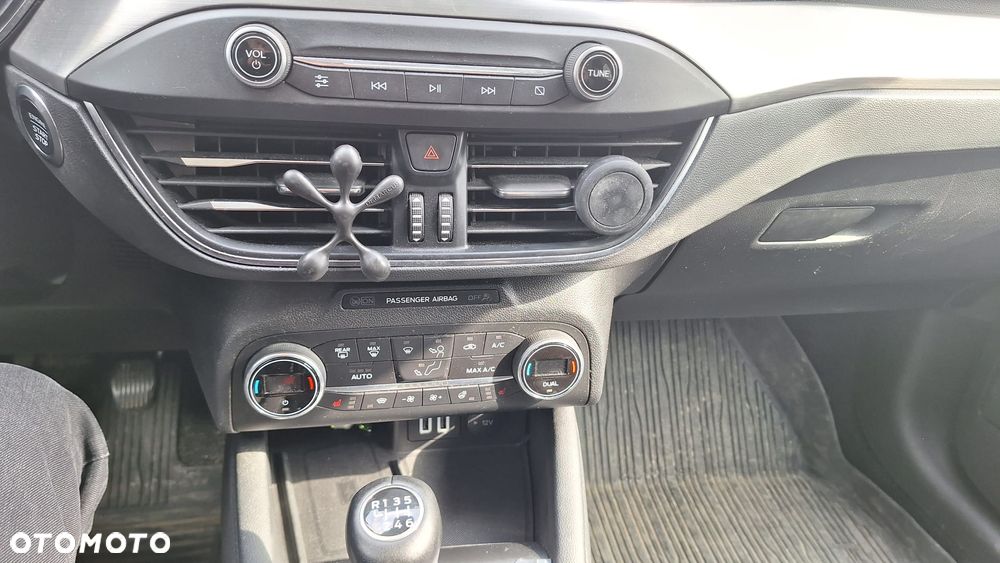 Ford Focus 2.0 EcoBlue Titanium - 11