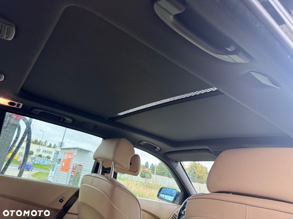 BMW Seria 5 530xi - 23