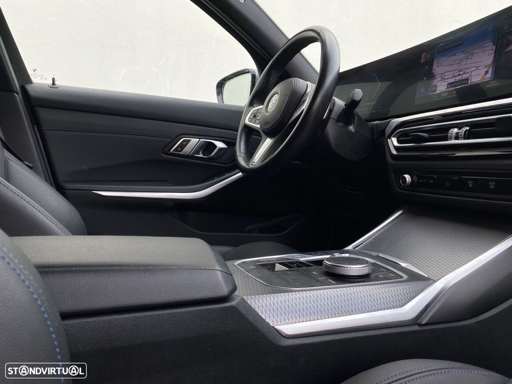 BMW 320 d Touring Pack Desportivo M Auto - 12