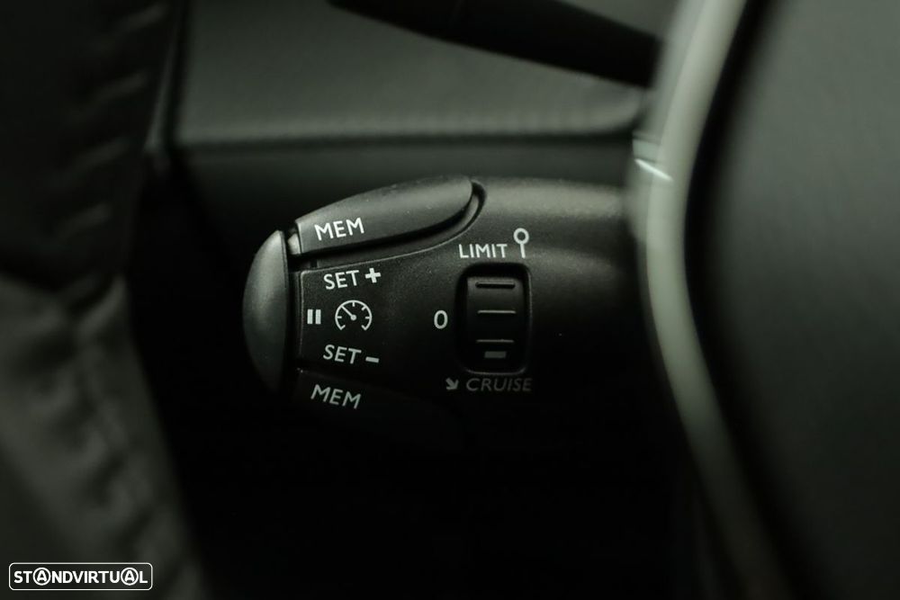 Peugeot 208 1.2 Allure - 19