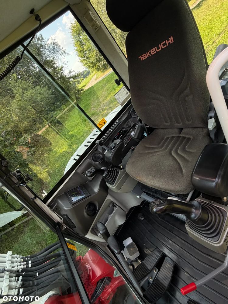 Takeuchi TB 260 Japońska Koparka Gąsienicowa 6 ton. Szybka maszyna i potężna moc. jak Nowa z Salonu 2020 rok. Niski Przebieg-2800mtg. KLIMATYZACJA. Nagłośnienie. Łyżka skarpowa oraz kopiąca. Szybko-złącze hydrauliczne. Yanmar silnik 4 cylindry! Maszyna z Norwegii. ani deka luzów i wycieków! OKAZJA Linia Hydr podwójna. Plus .Długie ramię PLUS. Oświetlenie LED dodatkowe. Zamki na tłokach. Wielka Okazja! Pełne sterowanie z dżojstików!! Aktualna DEKRA! - 10