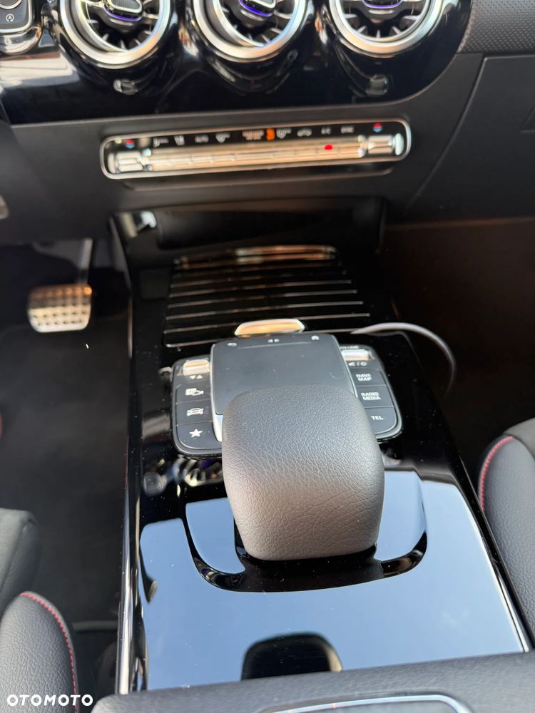Mercedes-Benz CLA 180 AMG Line 7G-DCT - 14