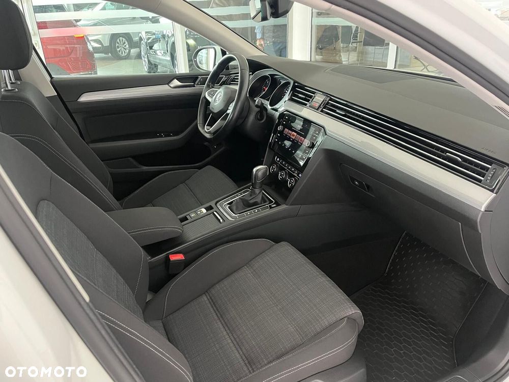 Volkswagen Passat - 19