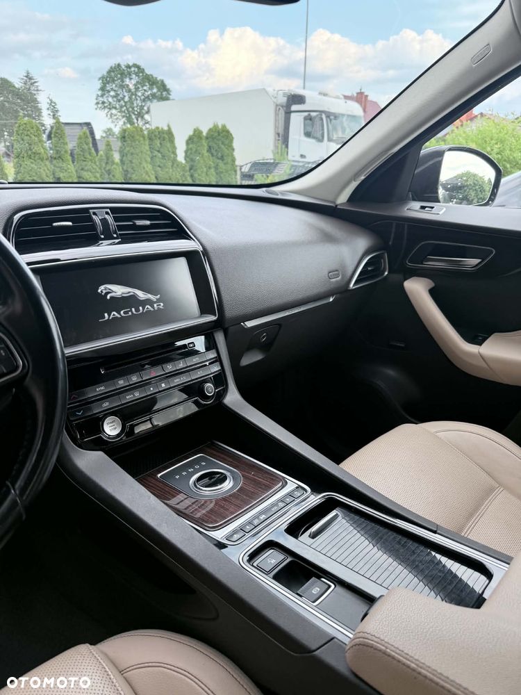 Jaguar F-Pace 2.0 i4D AWD Prestige - 8