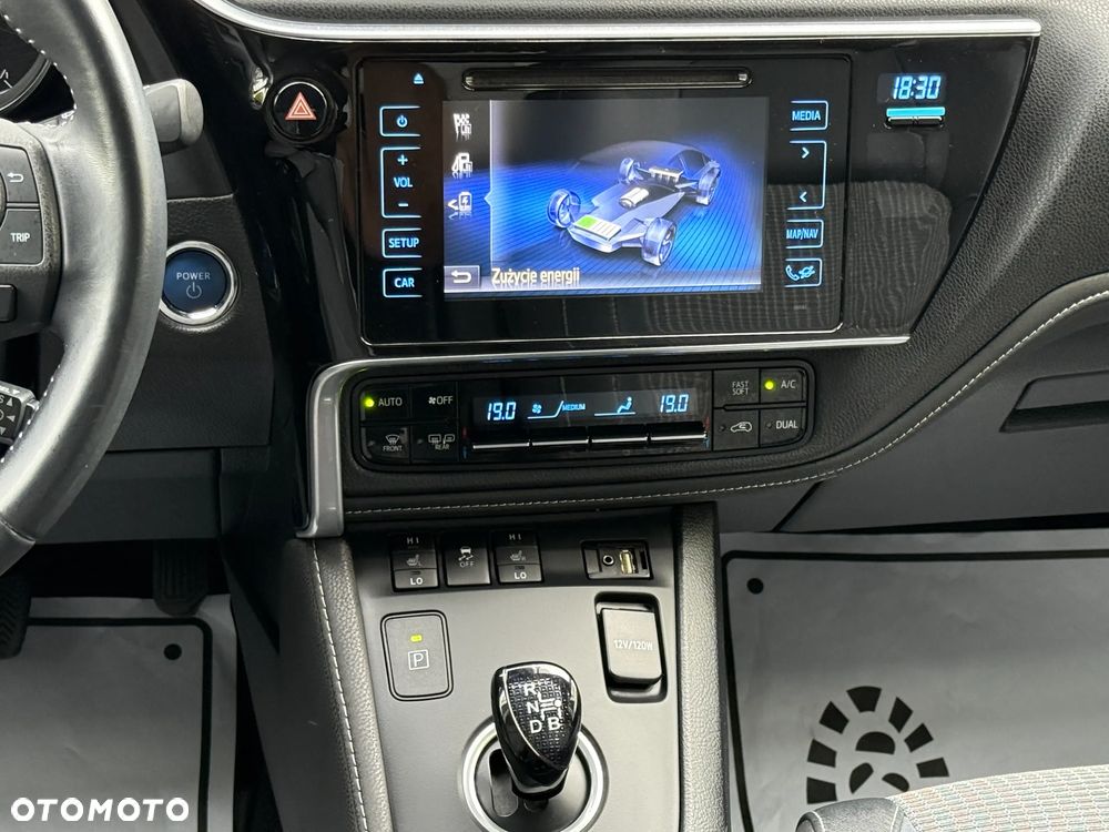 Toyota Auris Hybrid 135 Prestige - 8