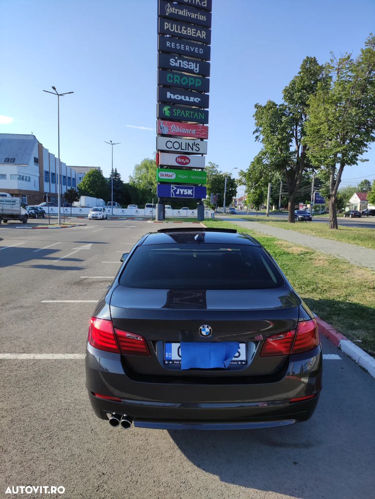 BMW Seria 5 525d xDrive - 10