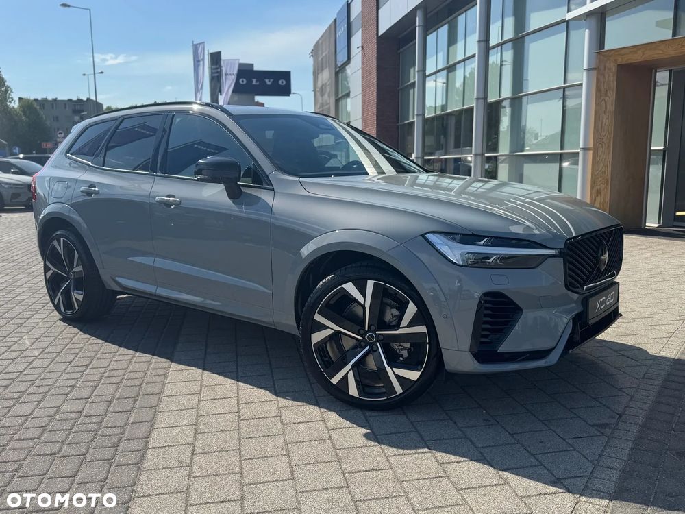 Volvo XC 60 T8 Plug-In Hybrid AWD Ultra Black Edition - 4