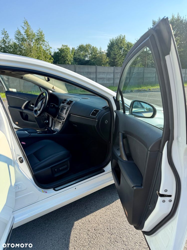 Toyota Avensis 2.0 Prestige NAVI - 11