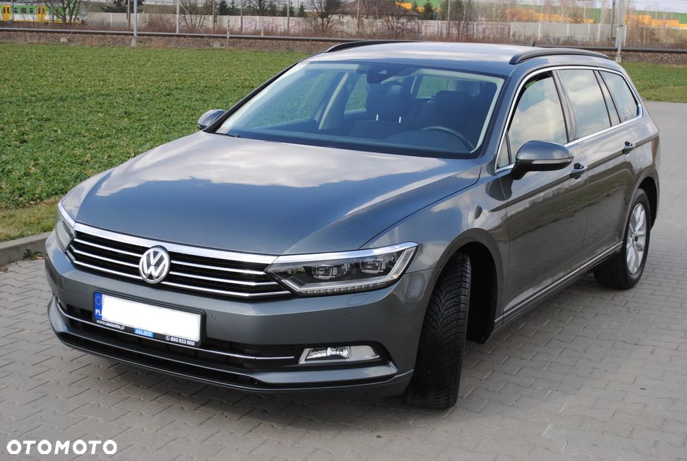 Volkswagen Passat - 1