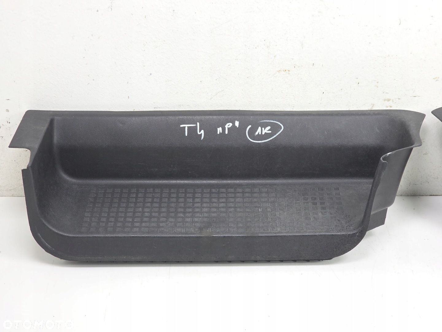 VW T4 91-03 PRÓG STOPIEŃ DRZWI LEWY  PRAWY PRZÓD KOMPLET 1 - 2