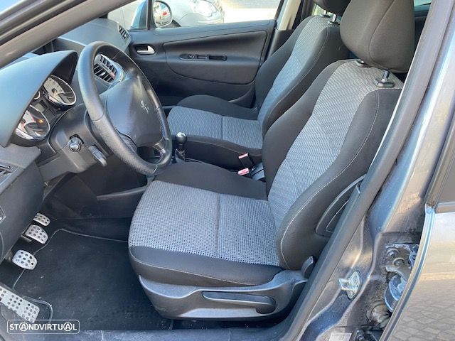 Peugeot 207 1.4 16V SE Sportium - 4
