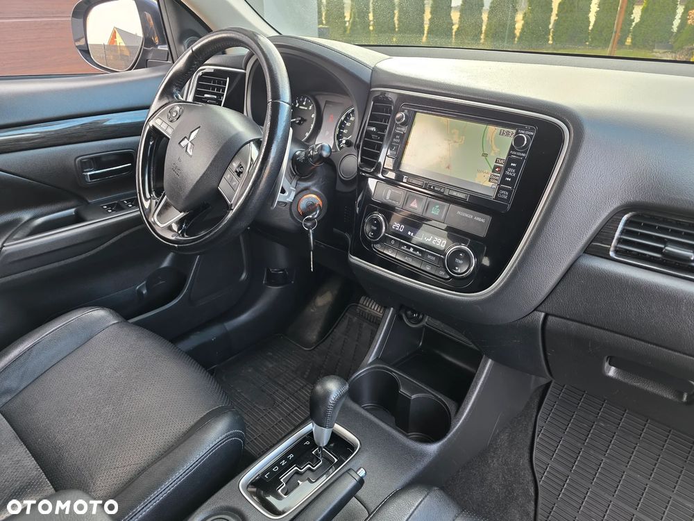 Mitsubishi Outlander 2.0 2WD CVT Diamant Edition+ - 24