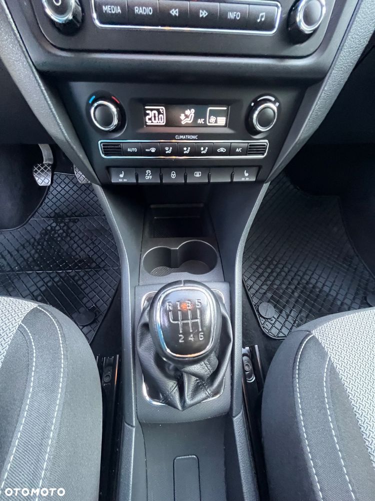 Skoda RAPID 1.2 TSI Elegance - 27