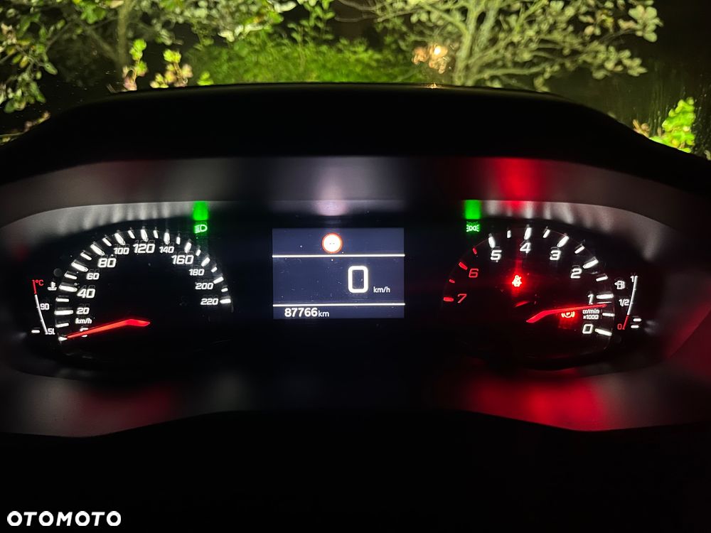 Peugeot 208 - 18