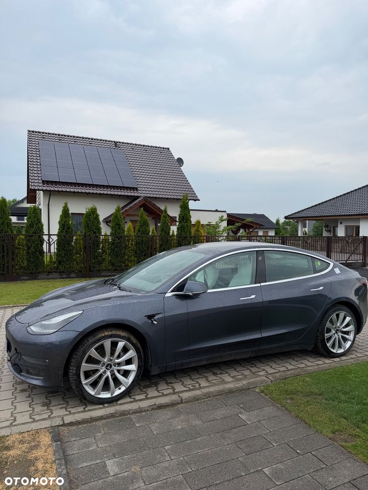 Tesla Model 3 - 3