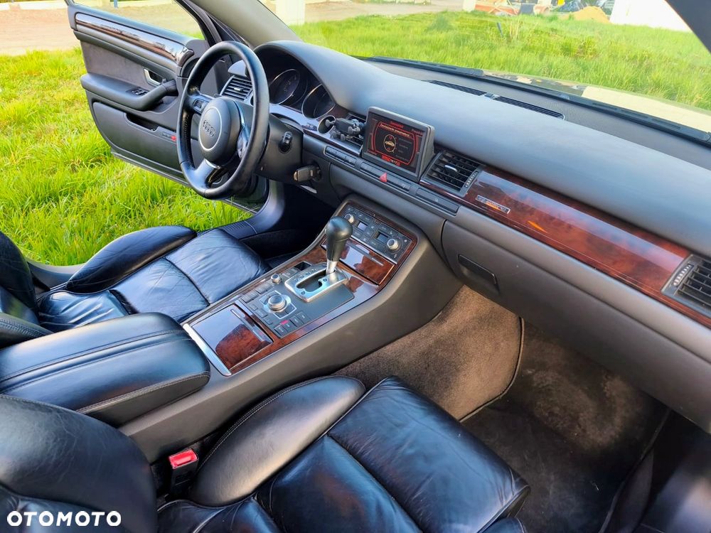 Audi A8 4.2 Quattro - 12