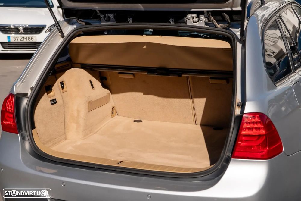 BMW 318 d Auto Pack M - 27