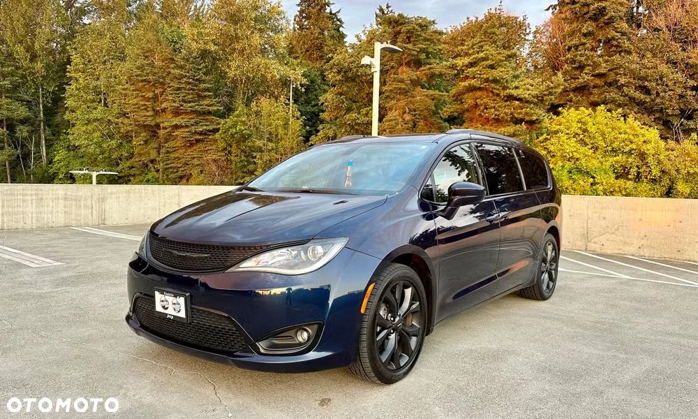 Chrysler Pacifica - 3