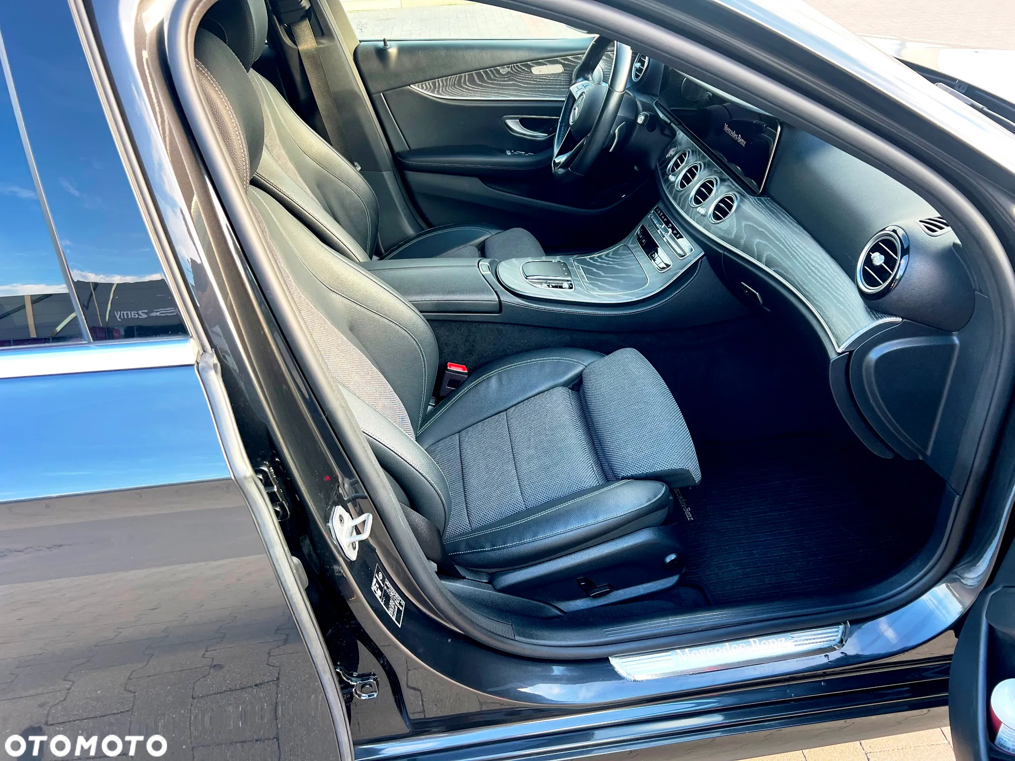 Mercedes-Benz Klasa E 300 de 4Matic T 9G-TRONIC AMG Line - 13