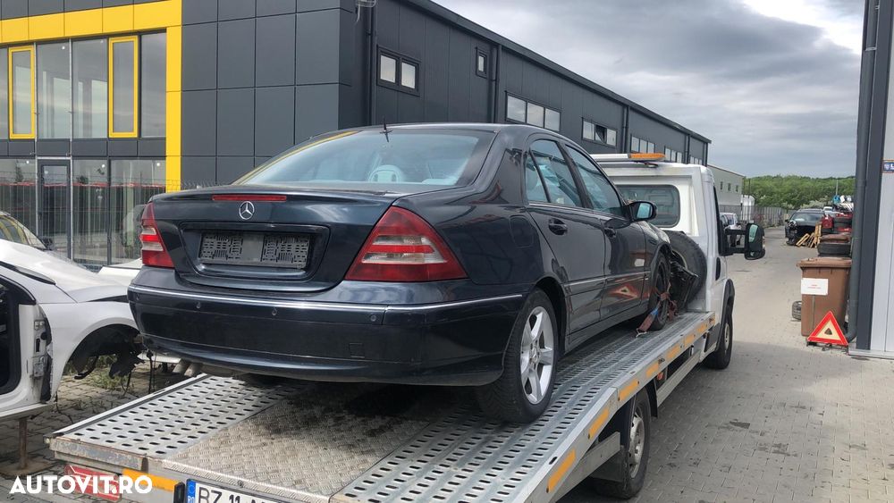 Dezmembram Mercedes Benz C 200 2.2 CDI an fabr 2005 - 1