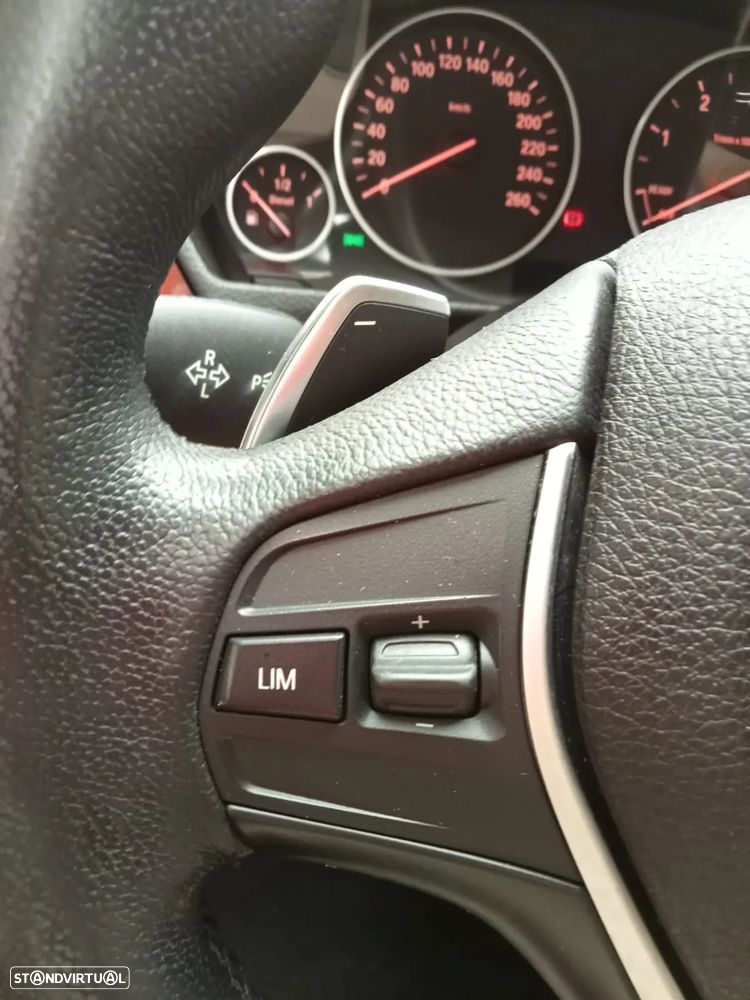 BMW 320 d Touring Aut. Luxury Line - 37