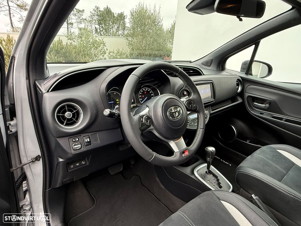 Toyota Yaris 1.5 HSD GR Sport - 19