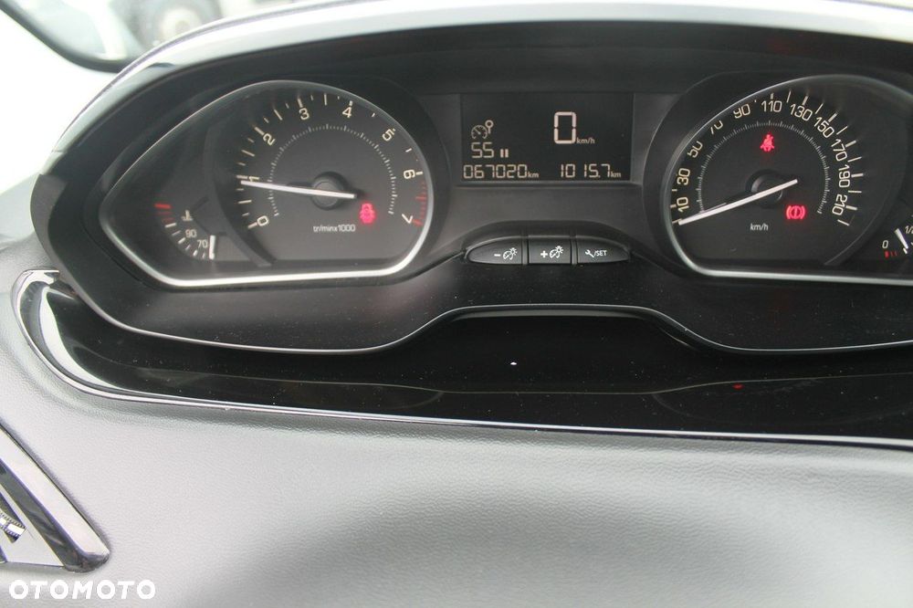 Peugeot 208 - 15