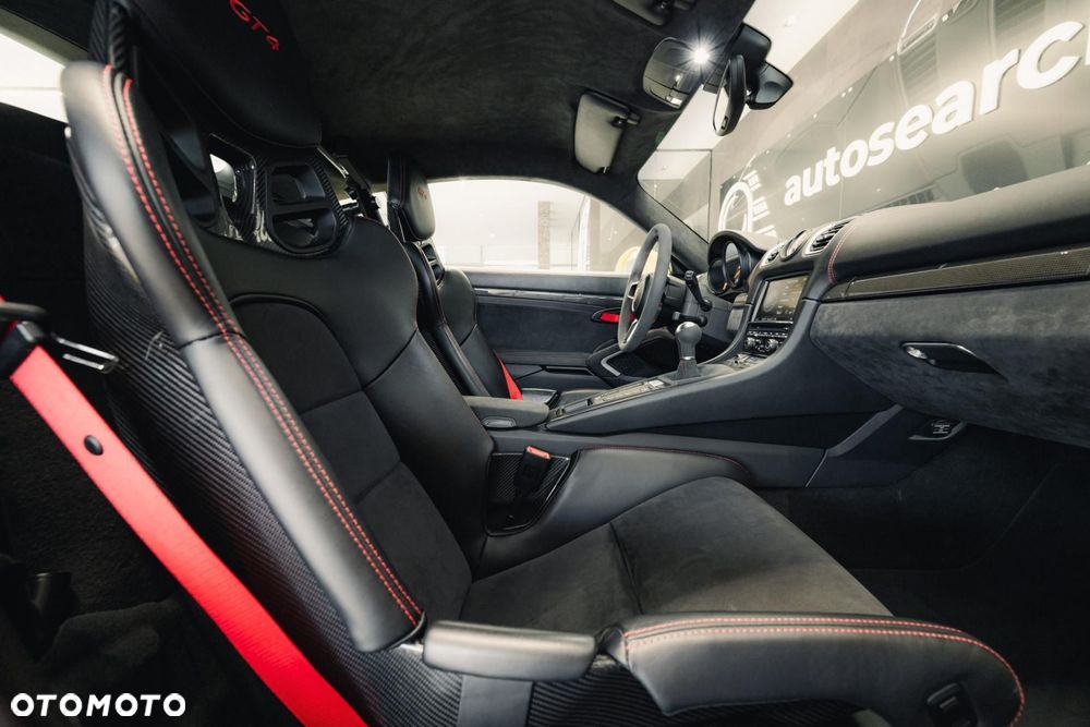 Porsche Cayman GT4 - 16